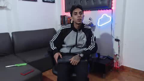 Snapshot of monkey_uchiha77 chatting on 02/13/25, 12:43 simon dice online show from 02/13/25, 12:43