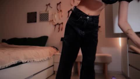 Mary online show from 12/20/25, 09:49