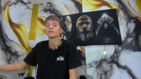 Snapshot of mono_blonde chatting on 10/01/25, 06:47 mono_blonde online show from 10/01/25, 06:47