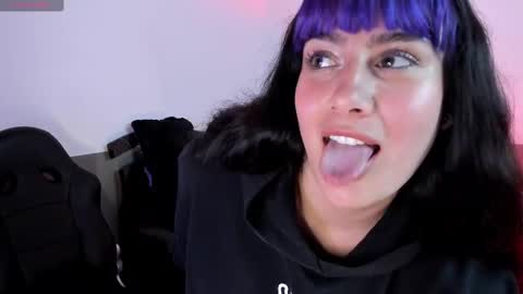 Snapshot of monse_luu chatting on 10/04/25, 04:43 Lu online show from 10/04/25, 04:43