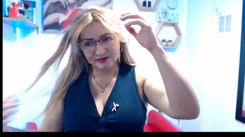 Snapshot of monserrat_diva chatting on 06/14/26, 06:21 monserrat_diva online show from 06/14/26, 06:21