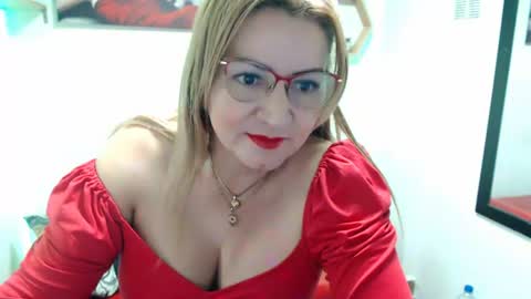 Snapshot of monserrat_diva chatting on 06/20/26, 06:33 monserrat_diva online show from 06/20/26, 06:33