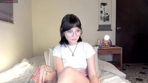 Snapshot of monserrat_gil chatting on 05/16/26, 04:20 Monserrat Gil onlyfans online show from 05/16/26, 04:20