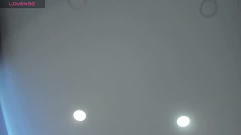 Snapshot of monserrat_girl chatting on 11/25/25, 02:06 online show from 11/25/25, 02:06