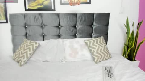 Snapshot of monserrat_j chatting on 11/27/25, 03:19 MONSERRAT online show from 11/27/25, 03:19