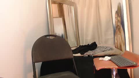 Snapshot of monsoon_the_best chatting on 09/26/25, 02:59 monsoon_the_best online show from 09/26/25, 02:59