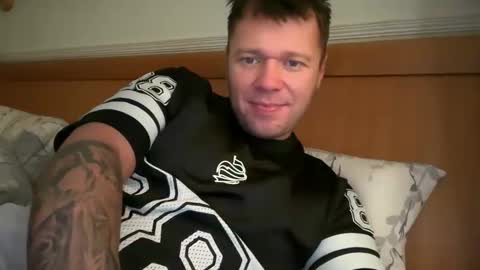 Snapshot of monster_d_ chatting on 10/03/25, 12:13 Monster D online show from 10/03/25, 12:13