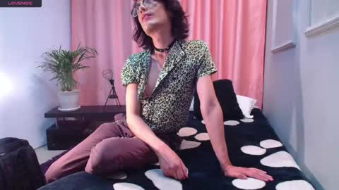 Linda Darling online show from 12/22/25, 12:51