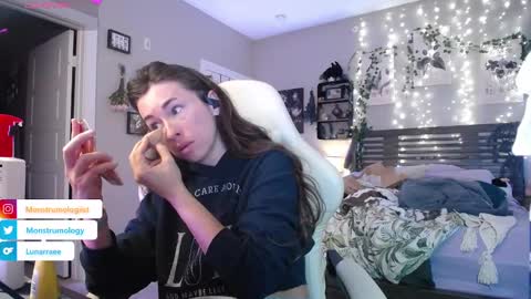 Snapshot of monstrumologist chatting on 01/04/25, 12:05 Lydia Mooney online show from 01/04/25, 12:05