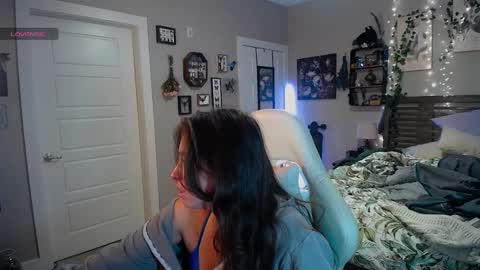 Snapshot of monstrumologist chatting on 01/17/25, 01:04 Lydia Mooney online show from 01/17/25, 01:04