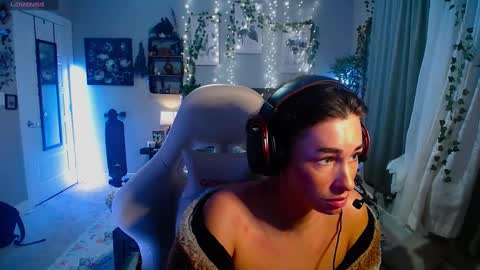 Snapshot of monstrumologist chatting on 01/29/25, 01:05 Lydia Mooney online show from 01/29/25, 01:05