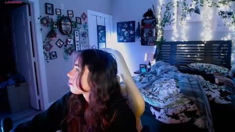 Snapshot of monstrumologist chatting on 02/11/25, 01:10 Lydia Mooney online show from 02/11/25, 01:10