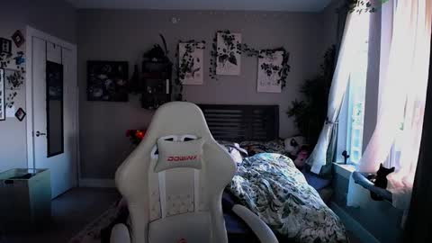 Snapshot of monstrumologist chatting on 02/20/25, 12:08 Lydia Mooney online show from 02/20/25, 12:08