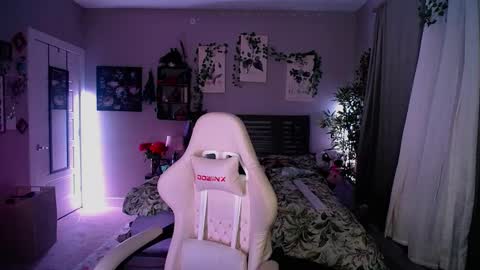 Snapshot of monstrumologist chatting on 02/20/25, 03:12 Lydia Mooney online show from 02/20/25, 03:12