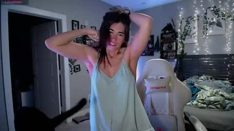 Snapshot of monstrumologist chatting on 03/01/25, 01:11 Lydia Mooney online show from 03/01/25, 01:11