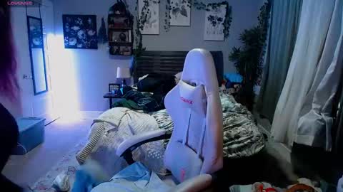 Snapshot of monstrumologist chatting on 03/05/25, 12:59 Lydia Mooney online show from 03/05/25, 12:59