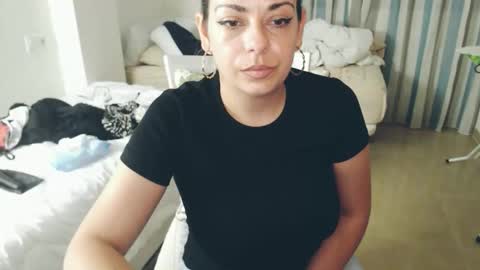 Snapshot of montserrat123 chatting on 04/30/26, 07:20 Monse online show from 04/30/26, 07:20