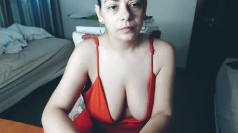 Snapshot of montserrat123 chatting on 05/17/26, 06:59 Monse online show from 05/17/26, 06:59