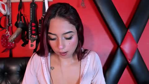 Monttserratt online show from 10/21/25, 07:36