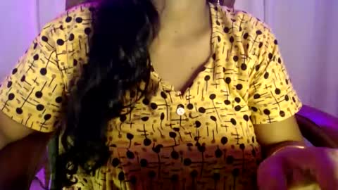 Snapshot of moody_maya chatting on 09/10/25, 01:22 Maya online show from 09/10/25, 01:22