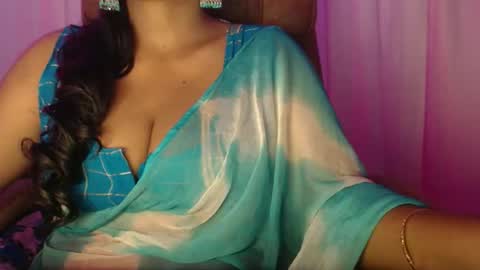 Snapshot of moody_maya chatting on 10/08/25, 11:30 Maya online show from 10/08/25, 11:30