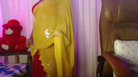 Snapshot of moody_maya chatting on 10/21/25, 11:44 Maya online show from 10/21/25, 11:44