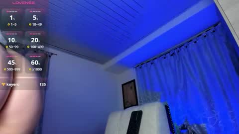 moollly_ online show from 11/20/25, 01:50