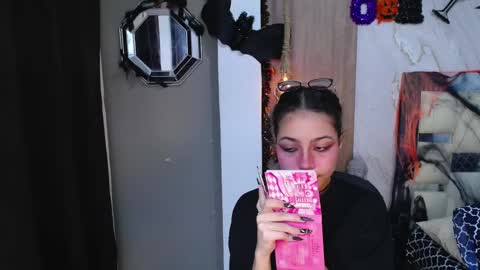 moon_and_fire_ online show from 10/25/25, 05:26