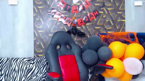 moon_and_fire_ online show from 10/26/25, 04:29