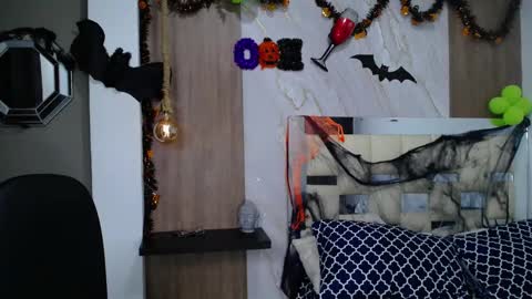 moon_and_fire_ online show from 10/27/25, 05:55