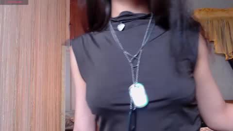moon_and_fire_ online show from 05/09/26, 05:23