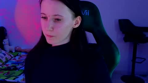 Lola online show from 03/12/25, 06:00