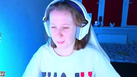 Lola online show from 10/29/25, 04:42