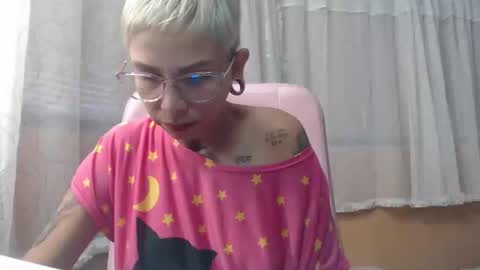 Snapshot of moon_cat85 chatting on 05/27/26, 02:14 Luna online show from 05/27/26, 02:14