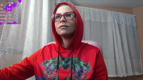 Snapshot of moon_cat85 chatting on 06/22/26, 11:51 Luna online show from 06/22/26, 11:51