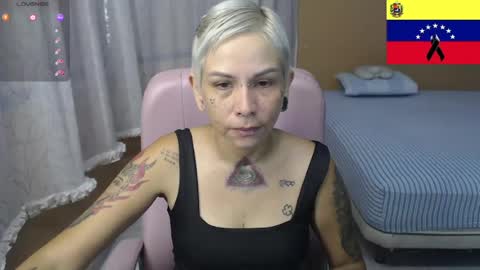 Snapshot of moon_cat85 chatting on 06/28/26, 01:39 Luna online show from 06/28/26, 01:39