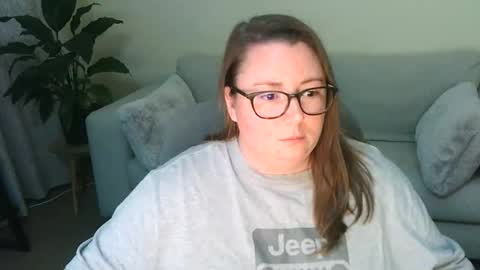 Moon Petal online show from 10/21/25, 06:08