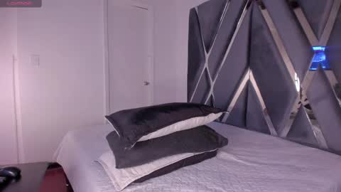 Luna  online show from 09/18/25, 05:59