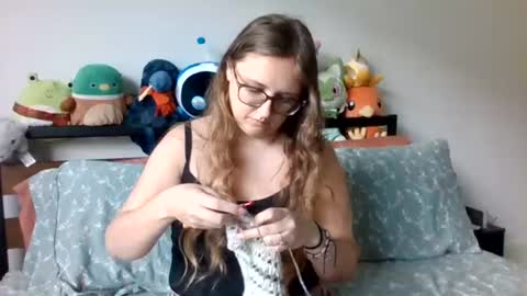 Snapshot of moonbeamsmischief chatting on 08/06/26, 06:21 moonbeamsmischief online show from 08/06/26, 06:21