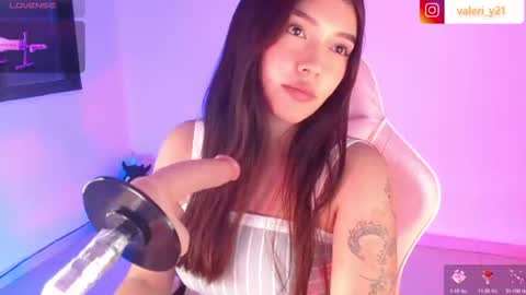 Snapshot of moonbella_bell chatting on 07/21/26, 04:04 bell online show from 07/21/26, 04:04