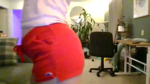 moonbutterfly94 online show from 05/18/26, 07:47