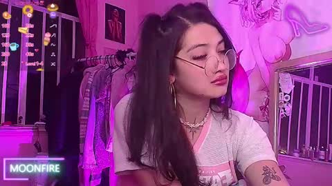 Snapshot of moonfiredance chatting on 09/25/25, 03:10 Nicky  online show from 09/25/25, 03:10