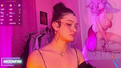 Snapshot of moonfiredance chatting on 09/30/25, 07:02 Nicky  online show from 09/30/25, 07:02