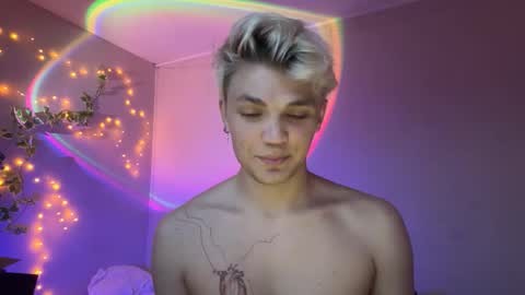 moonflamek online show from 12/22/25, 04:04