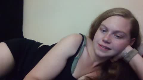Snapshot of moongoddess16 chatting on 06/09/26, 03:29 Anastasia online show from 06/09/26, 03:29