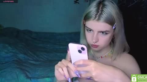 Snapshot of moonlight_grace chatting on 05/23/26, 04:11 Im Grace 3 online show from 05/23/26, 04:11
