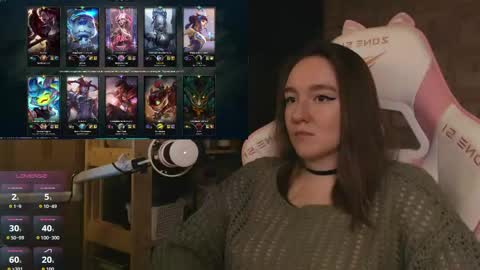 Snapshot of moonlish_siren chatting on 05/19/26, 09:43 Katrin online show from 05/19/26, 09:43