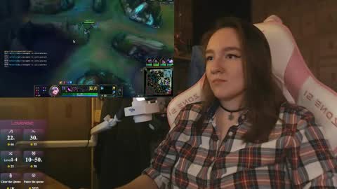 Snapshot of moonlish_siren chatting on 06/09/26, 09:37 Katrin online show from 06/09/26, 09:37