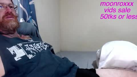 Snapshot of moonroxxx chatting on 07/14/26, 07:08 Scott and online show from 07/14/26, 07:08