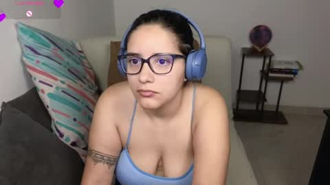 Snapshot of moonwoman_ chatting on 05/09/26, 05:45 Moon Woman online show from 05/09/26, 05:45